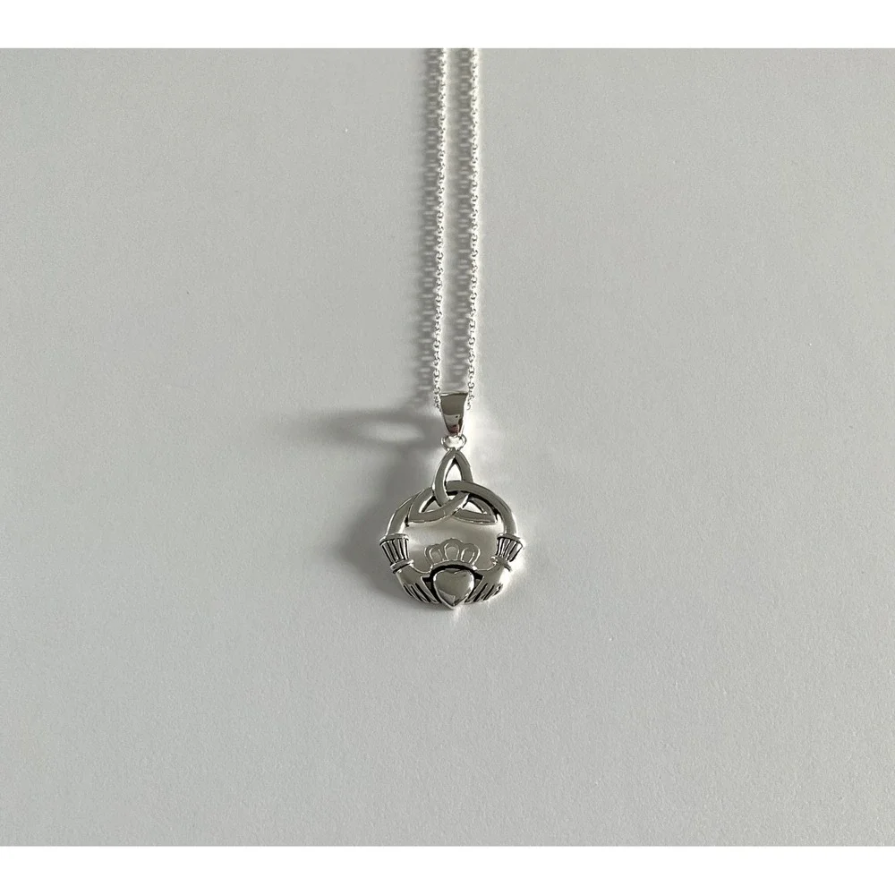 925 Marked Sterling Silver Irish‎ Claddagh Triquetra Pendant Necklace